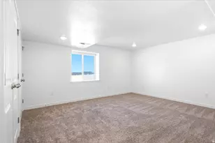 8271 N Iron Horse Dr, Lake Point, UT 84074 - Photo 43