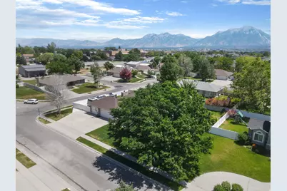 10469 S 2330 W, South Jordan, UT 84095 - Photo 7