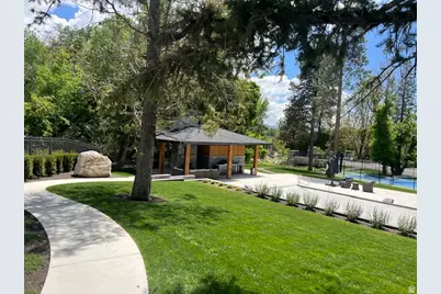 686 N Hidden Hollow Dr E, Farmington, UT 84025 - Photo 3