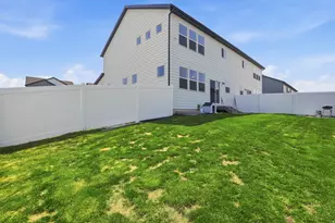 3697 N Eagle Meadow Dr, Eagle Mountain, UT 84005 - Photo 23