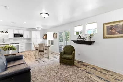 589 Quinn Ct, Ogden, UT 84404 - Photo 5