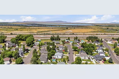 621 Willow Bend Dr W, Centerville, UT 84014 - Photo 11
