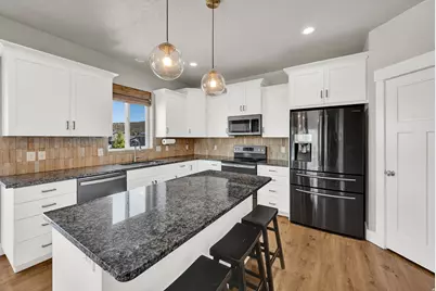 7112 N Golden Ct, Eagle Mountain, UT 84005 - Photo 11