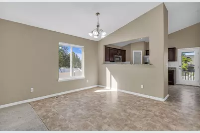 10695 S Pine Grove Way, South Jordan, UT 84009 - Photo 9