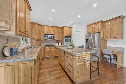 2035 E Quartzridge Dr, Sandy, UT 84092 - Photo 31