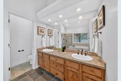 2035 E Quartzridge Dr, Sandy, UT 84092 - Photo 29