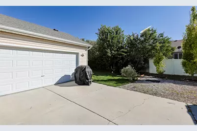 333 Candellaria Dr, Tooele, UT 84074 - Photo 35
