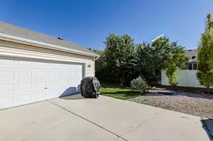 333 Candellaria Dr, Tooele, UT 84074 - Photo 35