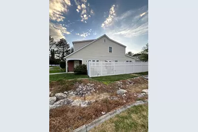 254 W Meadow Ln, Centerville, UT 84014 - Photo 3