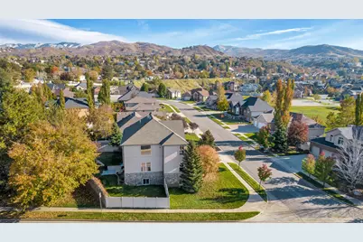 273 E Park View Cir, Bountiful, UT 84010 - Photo 13