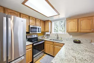 734 E Sandy Dunes Dr, Sandy, UT 84094 - Photo 9
