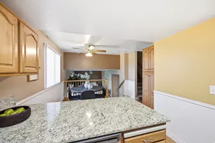734 E Sandy Dunes Dr, Sandy, UT 84094 - Photo 11