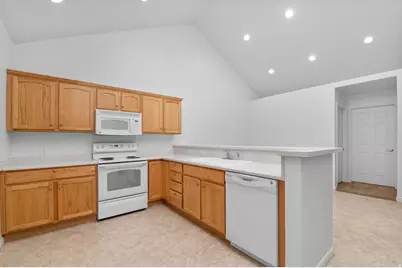 486 W 300 S #B, Springville, UT 84663 - Photo 9