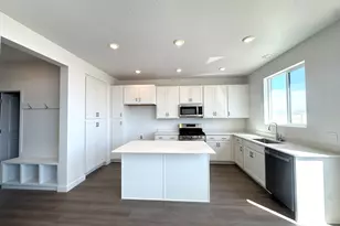 3034 N Summerwood Dr, Eagle Mountain, UT 84005 - Photo 3