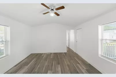 2600 N Hill Field Rd #103A, Layton, UT 84041 - Photo 11