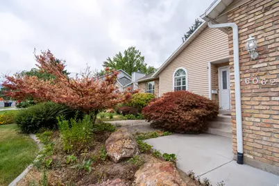 6062 S Fontaine Bleu Dr E, Salt Lake City, UT 84121 - Photo 37
