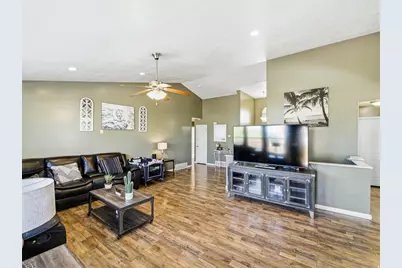 6059 Bayshore Dr, Stansbury Park, UT 84074 - Photo 15