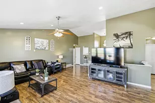 6059 Bayshore Dr, Stansbury Park, UT 84074 - Photo 15