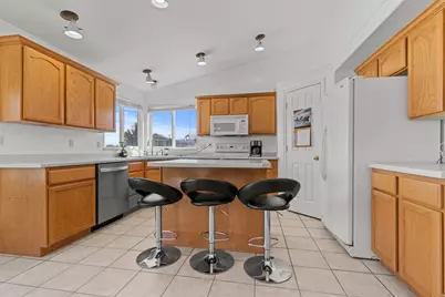 4121 Westlake Dr, Roy, UT 84067 - Photo 9