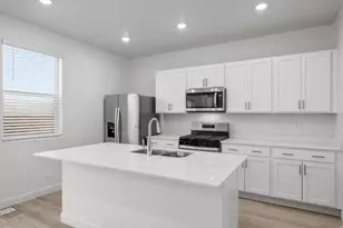 946 E Eden St, Eagle Mountain, UT 84005 - Photo 11