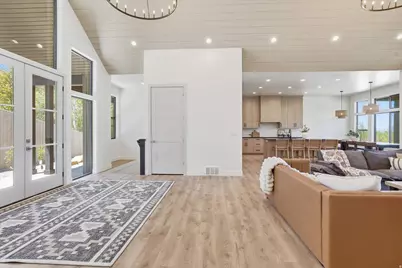 984 S Crossed Arrows Cir, Garden City, UT 84028 - Photo 3