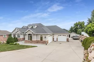 943 Lillywood Ln, North Salt Lake, UT 84054 - Photo 3