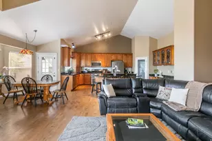 943 Lillywood Ln, North Salt Lake, UT 84054 - Photo 11