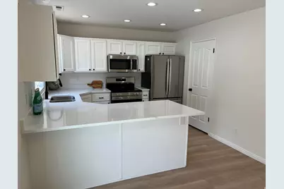 1051 E Sara Ln S, Ogden, UT 84404 - Photo 7