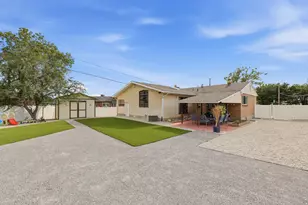9505 S Garnet Dr E, Sandy, UT 84094 - Photo 11