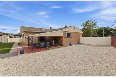 9505 S Garnet Dr E, Sandy, UT 84094 - Photo 39