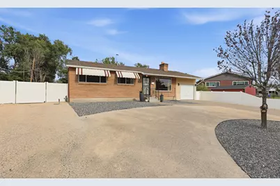 9505 S Garnet Dr E, Sandy, UT 84094 - Photo 37