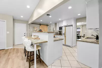 9505 S Garnet Dr E, Sandy, UT 84094 - Photo 9