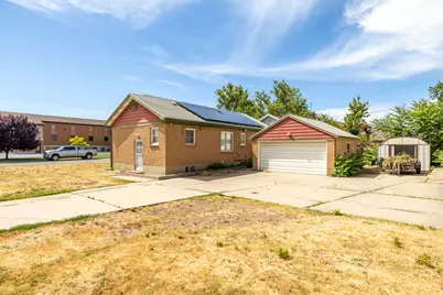 193 S Locust St E, Clearfield, UT 84015 - Photo 3