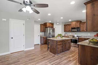 1109 N 3300 W, Layton, UT 84041 - Photo 7