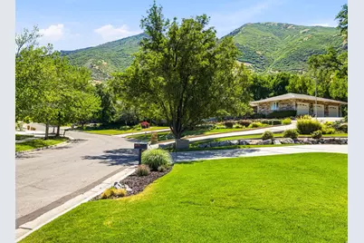 1894 E Bear Creek Dr, Draper, UT 84020 - Photo 5