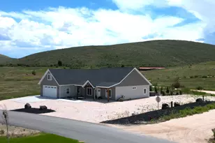2962 S Sand Trap Cir, Garden City, UT 84028 - Photo 5