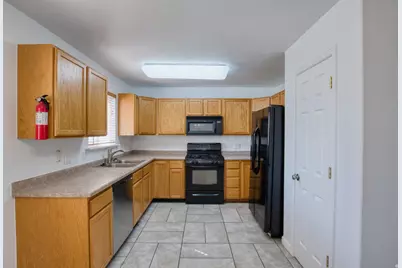 989 S 1010 W, Tooele, UT 84074 - Photo 5