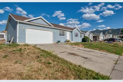 989 S 1010 W, Tooele, UT 84074 - Photo 3