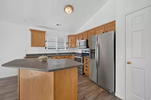 1971 W Floisand Cir, Salt Lake City, UT 84116 - Photo 7