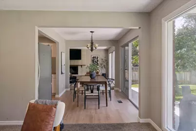 1093 Cambridge Rd, Kaysville, UT 84037 - Photo 5