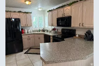 6685 W Feulner Ct S, West Valley, UT 84128 - Photo 11