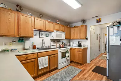 4732 W Villa View Dr S #UNIT D, West Valley, UT 84120 - Photo 5