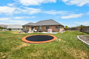 8633 N Peppergrass Dr E, Eagle Mountain, UT 84005 - Photo 3