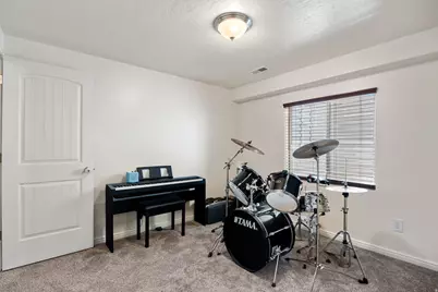 8633 N Peppergrass Dr E, Eagle Mountain, UT 84005 - Photo 25