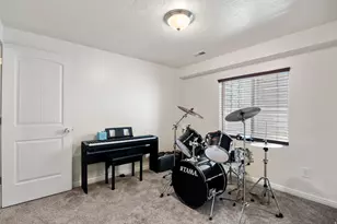 8633 N Peppergrass Dr E, Eagle Mountain, UT 84005 - Photo 25