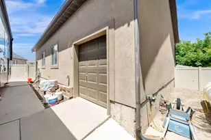 12589 S Majestic Hill Ct, Herriman, UT 84096 - Photo 35