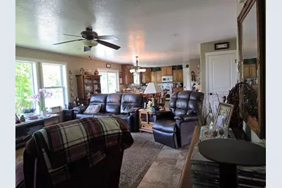335 E 100 N, Hyrum, UT 84319 - Photo 9