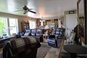 335 E 100 N, Hyrum, UT 84319 - Photo 9
