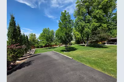 335 E 100 N, Hyrum, UT 84319 - Photo 33