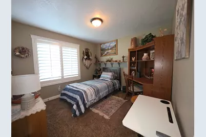 335 E 100 N, Hyrum, UT 84319 - Photo 15